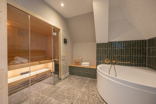 Sauna and hottub