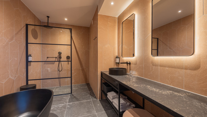 luxury bathroom suite
